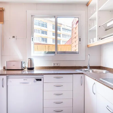 Spacious & Sunny With Terrace In The Center Apartment
