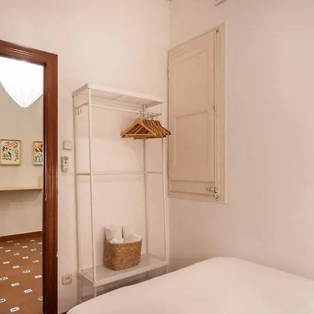 Spacious & Sunny With Terrace In The Center
