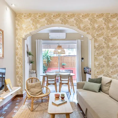 Spacious & Sunny With Terrace In The Center *