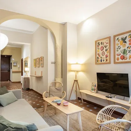 Spacious & Sunny With Terrace In The Center Apartment