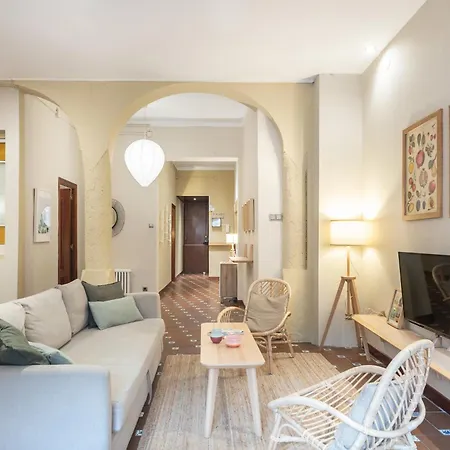 Spacious & Sunny With Terrace In The Center Apartment *