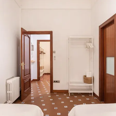 Spacious & Sunny With Terrace In The Center *