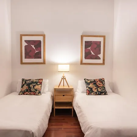 Spacious & Sunny With Terrace In The Center Apartment