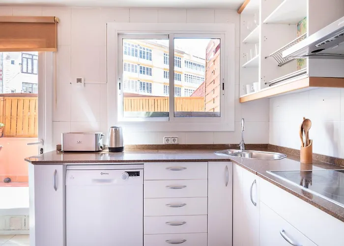 Spacious & Sunny With Terrace In The Center Apartman