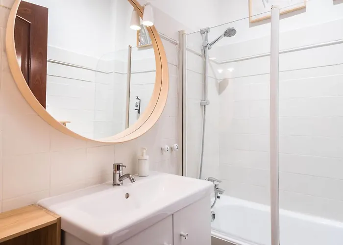 Spacious & Sunny With Terrace In The Center Apartman