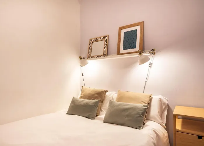 Apartman Spacious & Sunny With Terrace In The Center