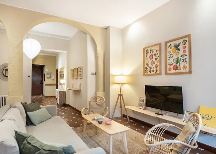 Spacious & Sunny With Terrace In The Center Apartman
