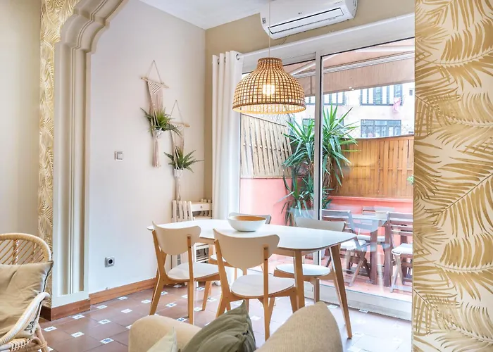 Apartman Spacious & Sunny With Terrace In The Center