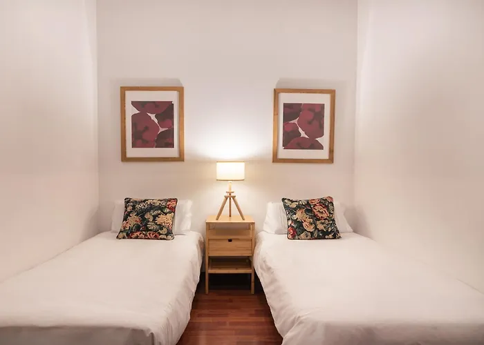 Spacious & Sunny With Terrace In The Center Apartman