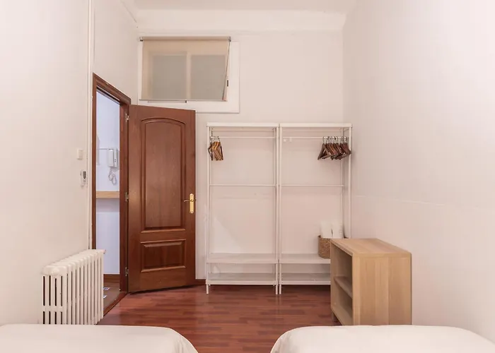 Apartman Spacious & Sunny With Terrace In The Center